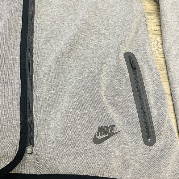Nike Sportswear Tech Fleece Full Zip Cape Grey Women's Hoodie Size LG NWT - Picture 3 of 5